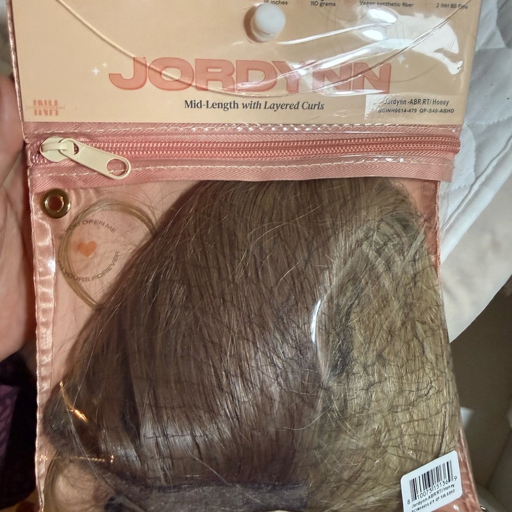 Mid-Length Layered Curls Hairpiece - honey ash blonde
Inc hair in style Jordyn